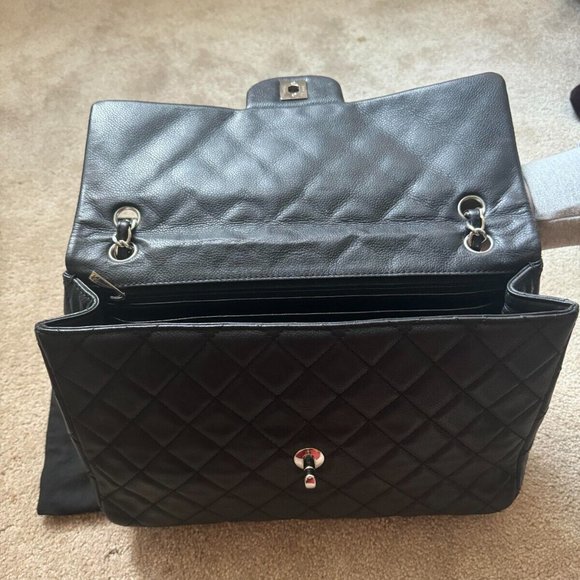 CHANEL Classic FLAP OG CAVIAR Maxi *MINT* Condition Silver Hardware L@@K! - Picture 15 of 16